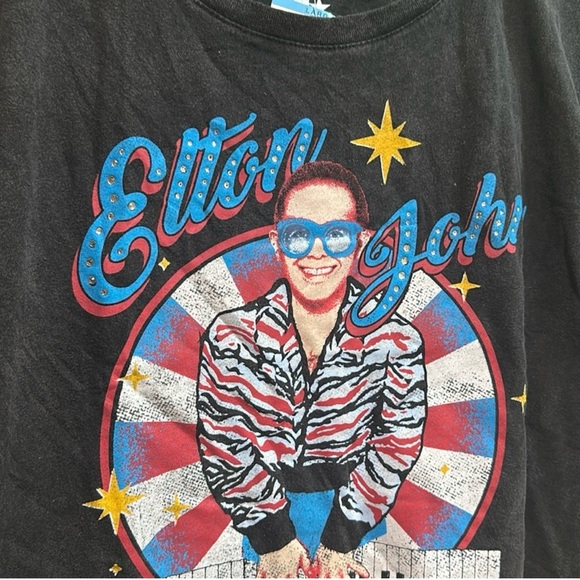 Nwt Elton John very softy graphic tee. Size medium. 100 cotton. Pit 21”. - Picture 2 of 4